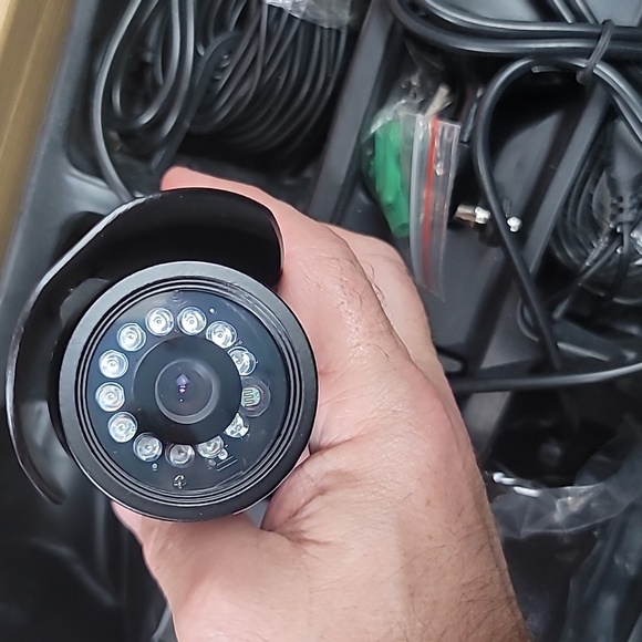 Defender Sp301-C  Security Cameras with cables set of 4 new in box nwt - Picture 3 of 6